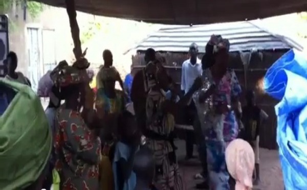 Tassou sénégalais Koufi yarou niou takk la, kouffi yarédikou niou k**tt la