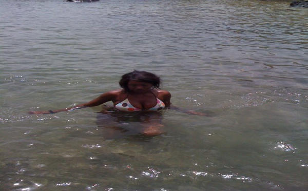 [PHOTOS] Le mannequin Samira Nicki Diop en mode Piscine
