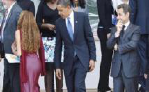 Barack OBAMA  regarde quoi? "Rire"