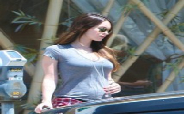 Photo : Le ventre de Megan Fox s'arrondit