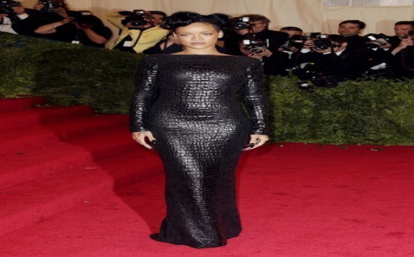 Rihanna dément les rumeurs de doublure