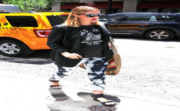 Drew Barrymore une mariée et une future maman radieuse