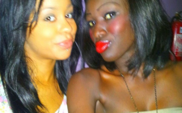 Léa Soukeyna Ndiaye en toute complicité avec le mannequin Capri Faye dans un club de nuit à Dakar