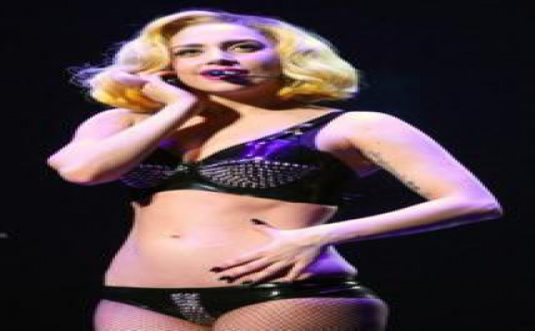Lady Gaga : Blessée sur scène ! (vidéo)