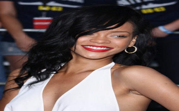 Chris Brown vs Drake : Rihanna adore