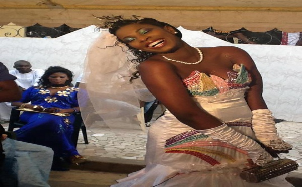 Le mannequin Sophia Thiam en robe de mariée