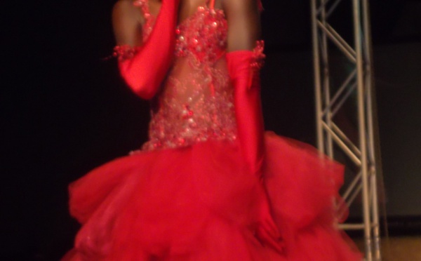 La bombe Fleur Mbaye irrésistible...