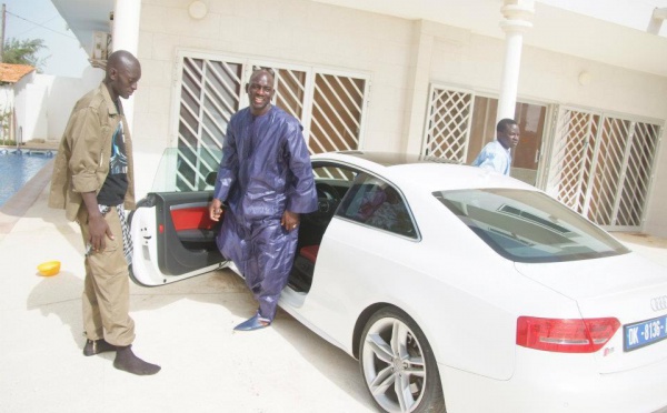 Borom Darou et sa rutilante bagnole