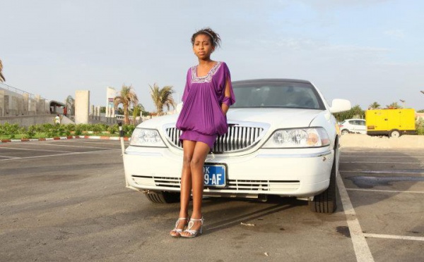 La fille de Viviane, Zeyna, en mode jet-setteuse