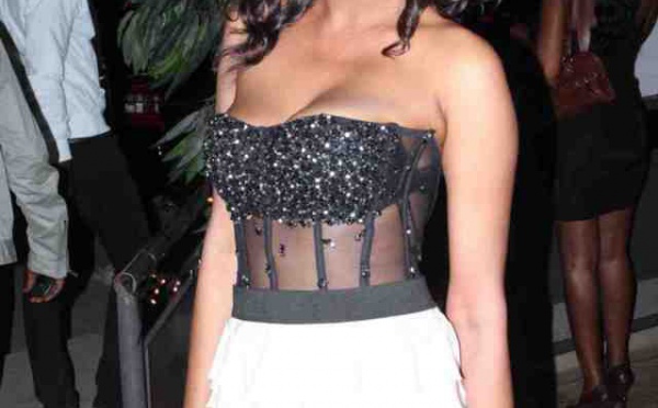 Amina Sow dans une belle robe de soirée