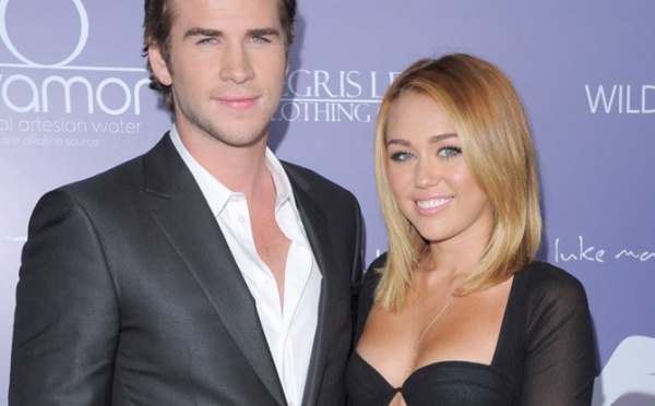 Miley Cyrus : fière de son fiancé, elle lui vole encore pourtant la vedette sur le tapis rouge!