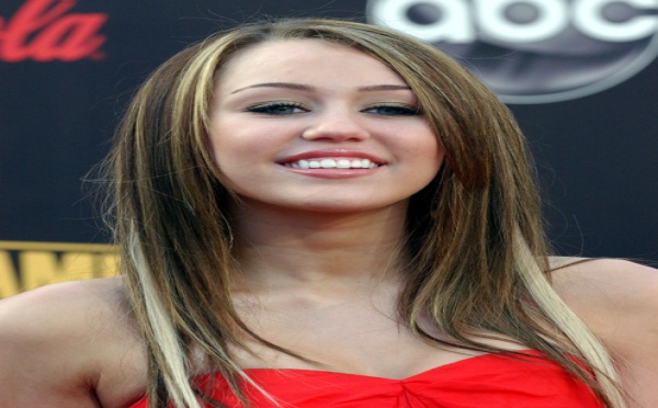 Miley Cirus : bientôt juge pour "American Idol" ?