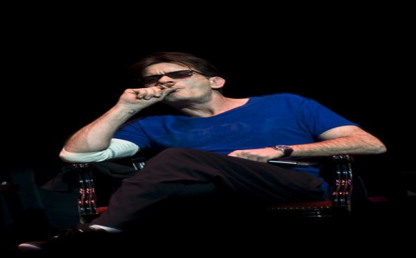 Charlie Sheen voit des fantômes