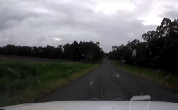 Au bout de cette route, cet automobiliste va avoir une très mauvaise surprise ! (vidéo)