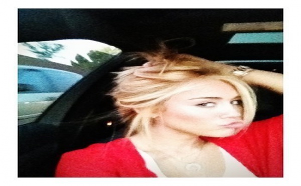 Photo : Miley Cyrus devient blonde