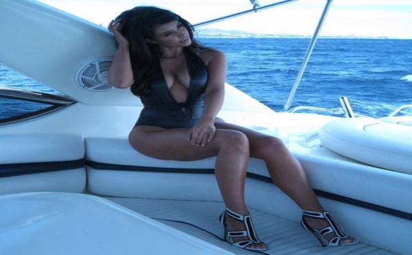 Kim Kardashian : son magnifique corps en maillot de bain moulant