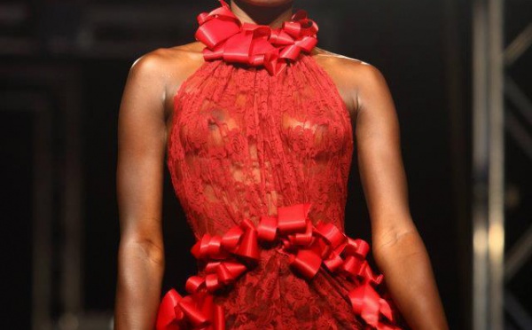 Fleur Mbaye exhibe sa poitrine