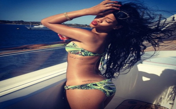Photos : Rihanna prend du bon temps à bord d'un yacht