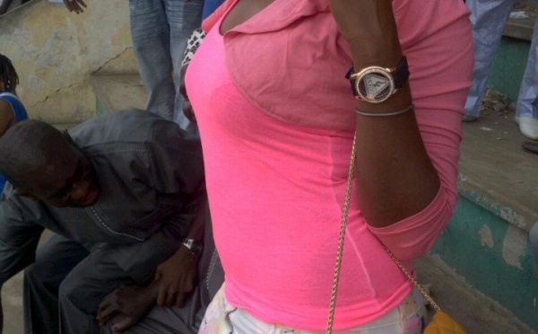 La jet setteuse Awa Fall est une amatrice de lutte: Elle était au combat Modou Lô-Gris Bordeaux