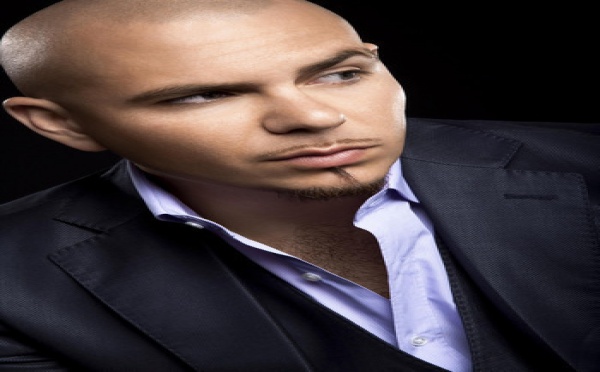 Pitbull en concert en Alaska après une blague d'un journaliste
