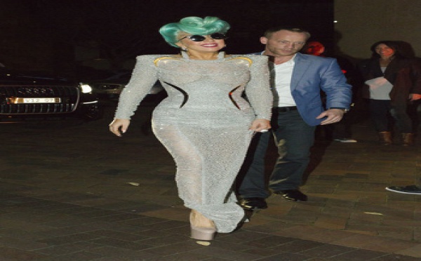 Lady Gaga emmène Taylor Kinney au restaurant de son père