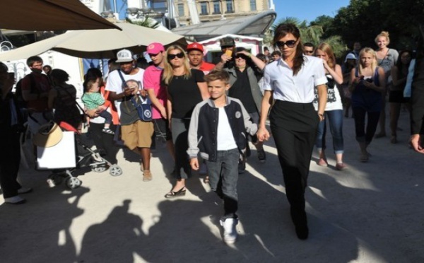 Victoria et Romeo Beckham s'offrent une pause à Paris