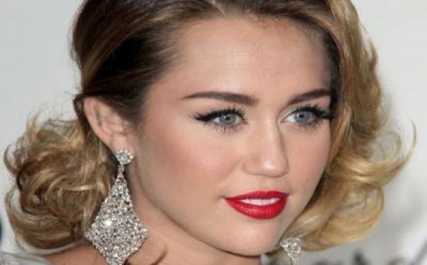 Miley Cyrus choque les Américains avec une image osée