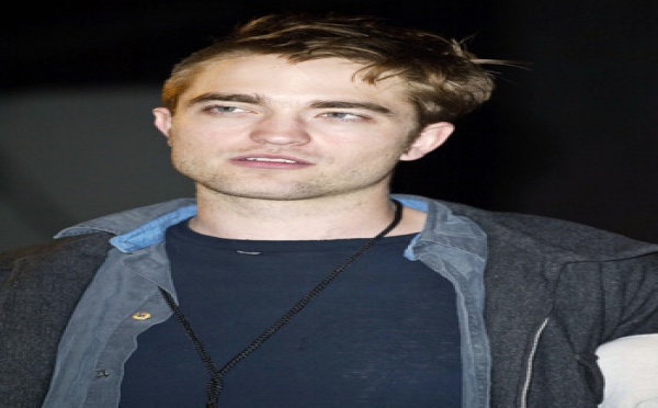 Robert Pattinson trouve refuge chez Reese Witherspoon