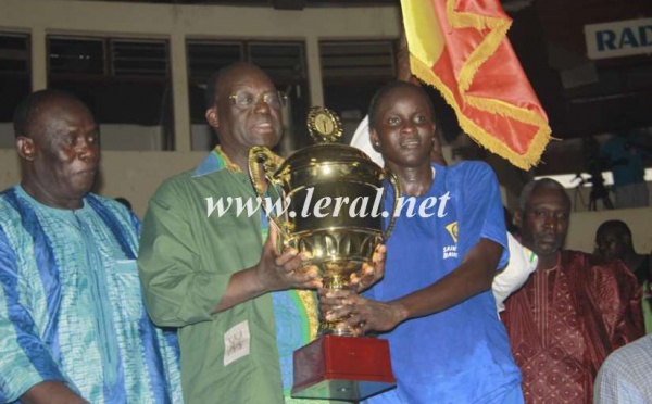 Le Slbc reçoit son trophée des mains de Moustapha Niasse