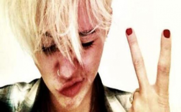 Miley Cyrus offre ses cheveux à une association de lutte contre le cancer