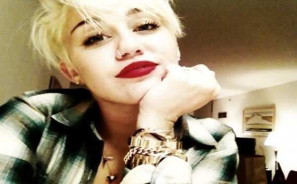 Liam Hemsworth aime la coupe de cheveux de Miley Cyrus