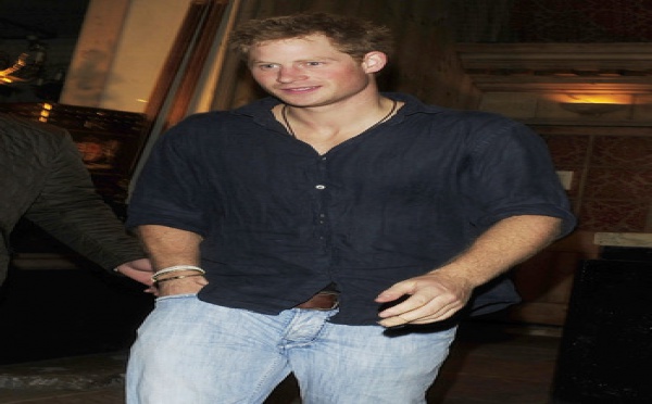 Photos : Le prince Harry nu sur le Net !