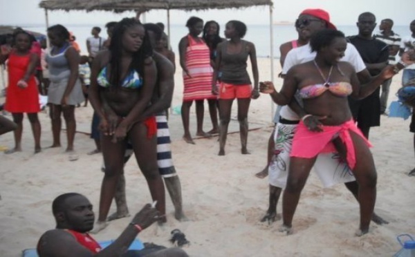 Ces petites filles de la plage de Ngor…