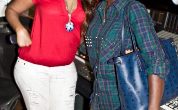 Viviane et Estelle dans les studios de Wonda Music