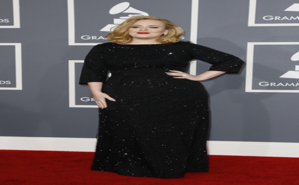 Photo : Adele affiche son ventre rond !
