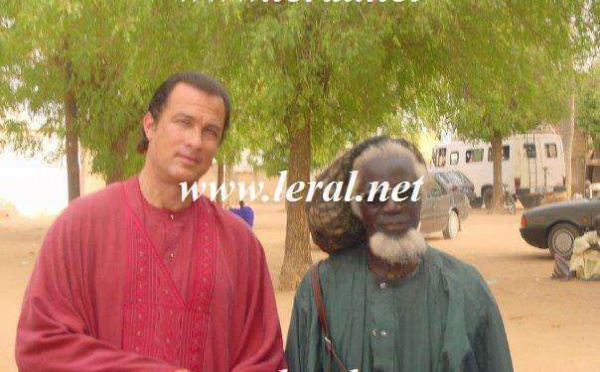 Steven Seagal, l'acteur américain qui s'inclina devant Serigne Saliou lors de son séjour à Touba