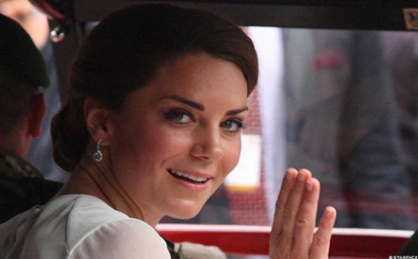 Photos- Kate Middleton tâche de garder le sourire