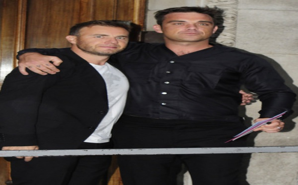 Robbie Williams de tout cœur avec Gary Barlow