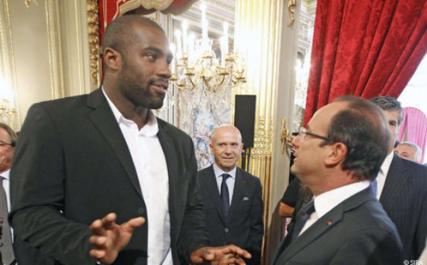 J.O: François Hollande salue les "exploits" des sportifs