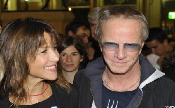 Sortie au théâtre en amoureux pour Sophie Marceau et Christophe Lambert