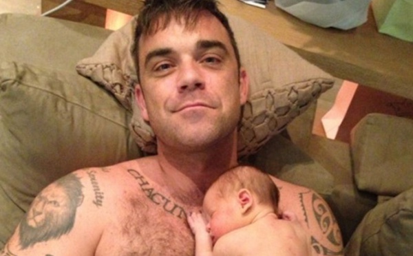 PHOTO Robbie Williams vous présente son bébé