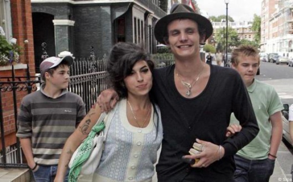 L'ex-mari d'Amy Winehouse reconnaît l'avoir incitée à se droguer