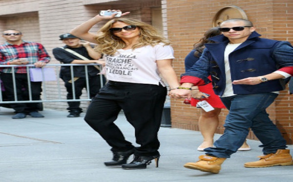 Jennifer Lopez brave le froid pour son Casper
