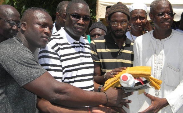 Ibrahima Sall, ministre de l'éducation nationale lors de sa visite à l'école primaire de l'Unité 3 des Parcelles Aissainies