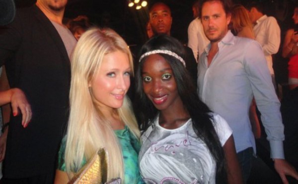 La jet-setteuse Iman de Channel avec Paris Hilton 