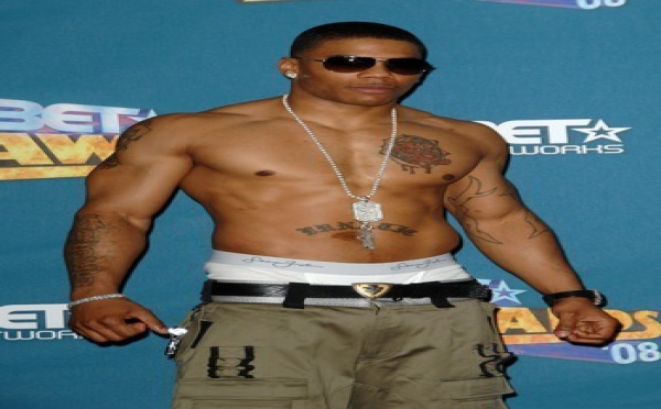 Nelly : De la drogue et un pistolet dans son bus de tournée