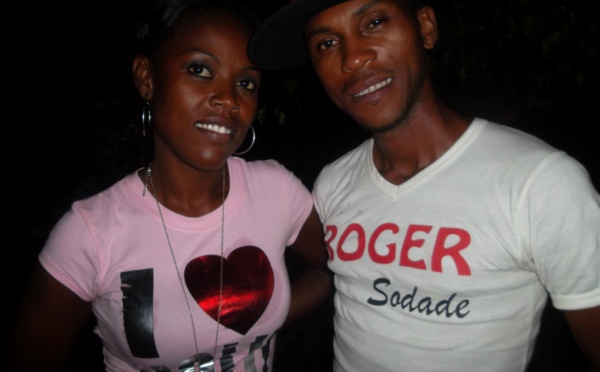 Dj Roger Sodade de Nostalgie en compagnie de Claudia, fan de la "Fièvre du Samedi Soir"