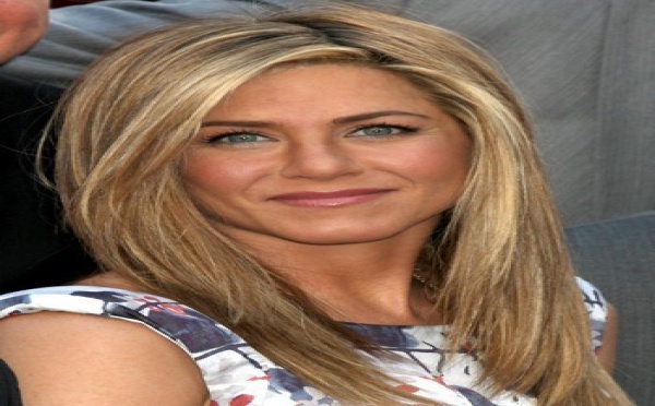 Jennifer Aniston émue aux larmes