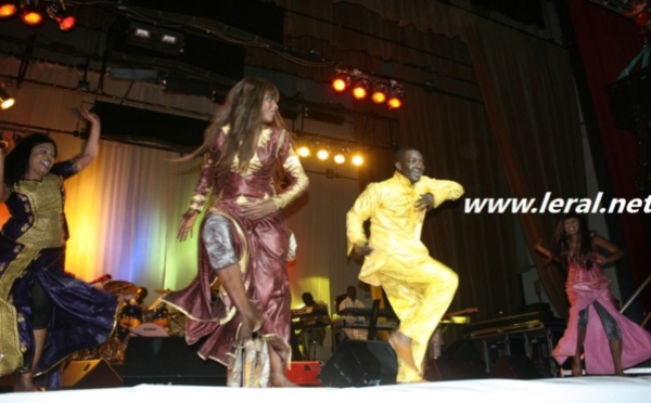 Quand Mbaye Dièye Faye chauffe la scène du Super Etoile