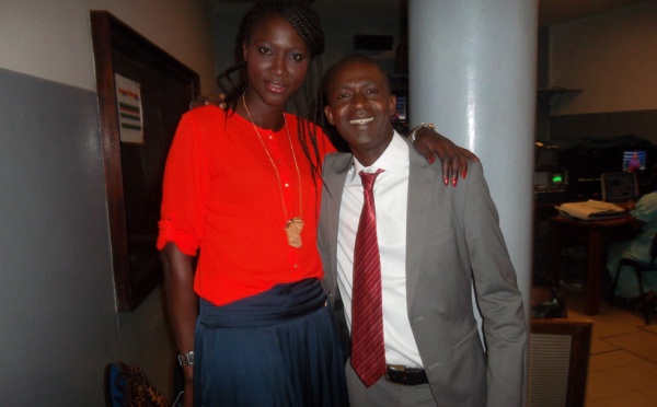 Le journaliste Ibrahima Diédhiou de la Rts et Dji Dieng dans les coulisses